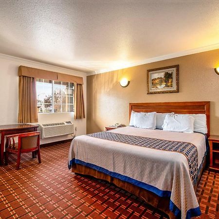 Regency Inn & Suites داوني المظهر الخارجي الصورة