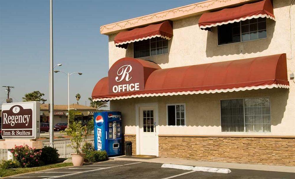 Regency Inn & Suites داوني المظهر الخارجي الصورة