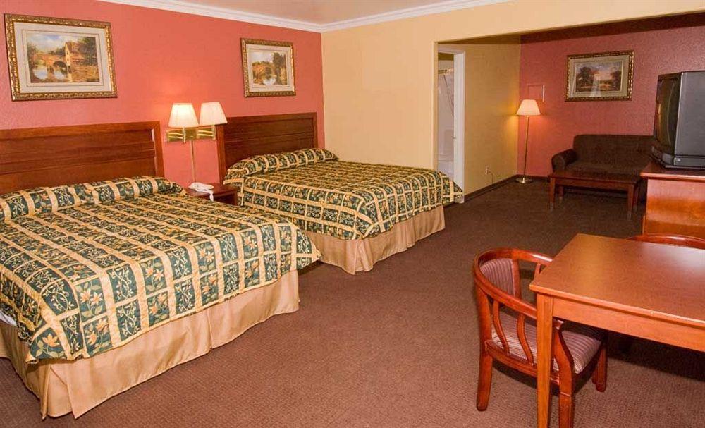 Regency Inn & Suites داوني المظهر الخارجي الصورة