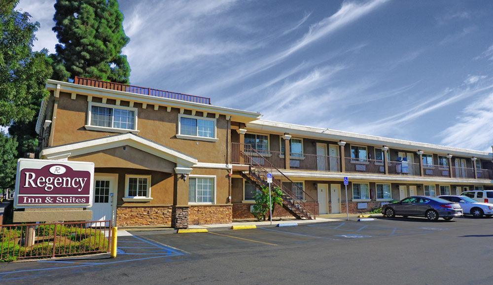 Regency Inn & Suites داوني المظهر الخارجي الصورة