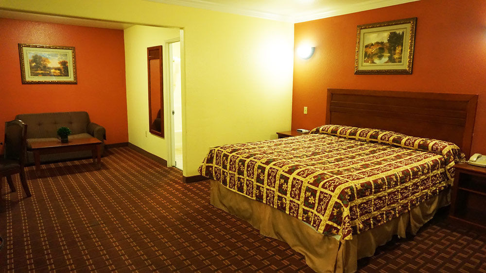 Regency Inn & Suites داوني المظهر الخارجي الصورة