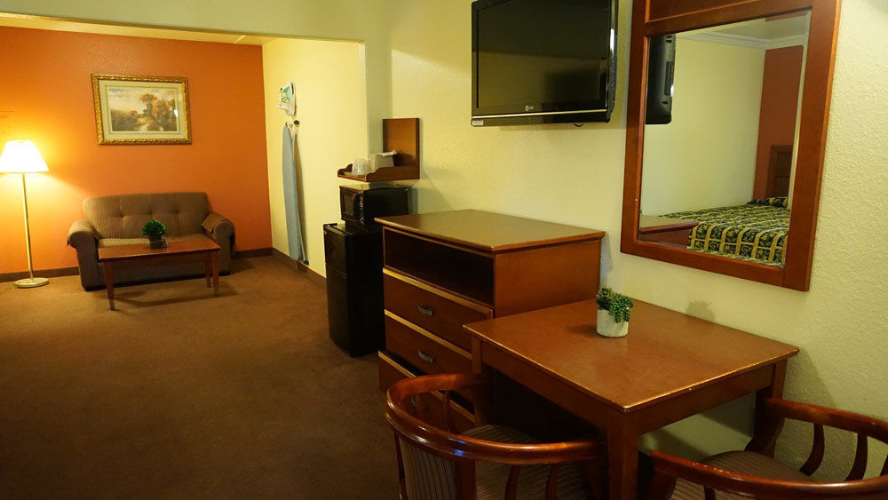 Regency Inn & Suites داوني المظهر الخارجي الصورة