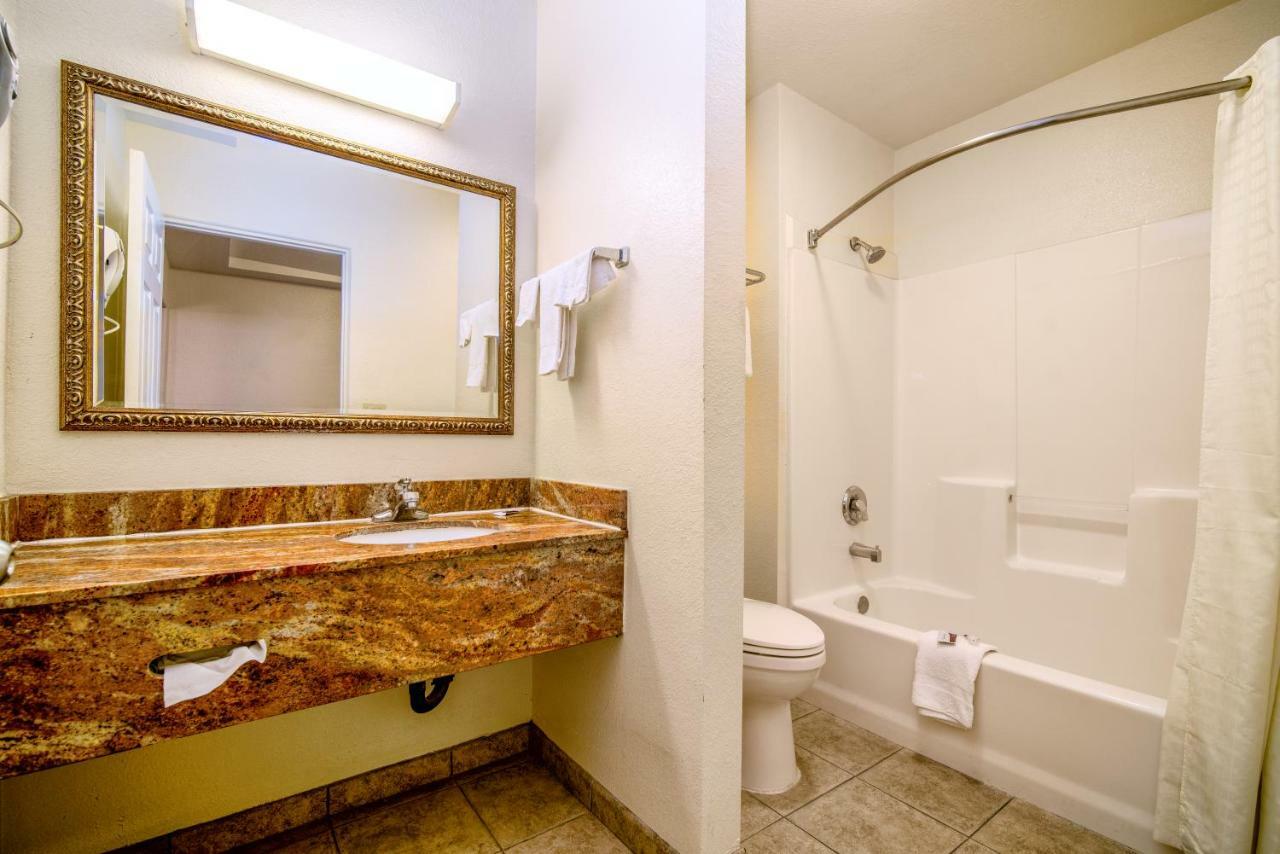 Regency Inn & Suites داوني المظهر الخارجي الصورة