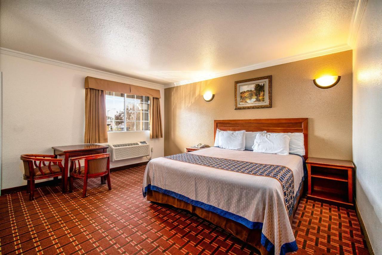 Regency Inn & Suites داوني المظهر الخارجي الصورة